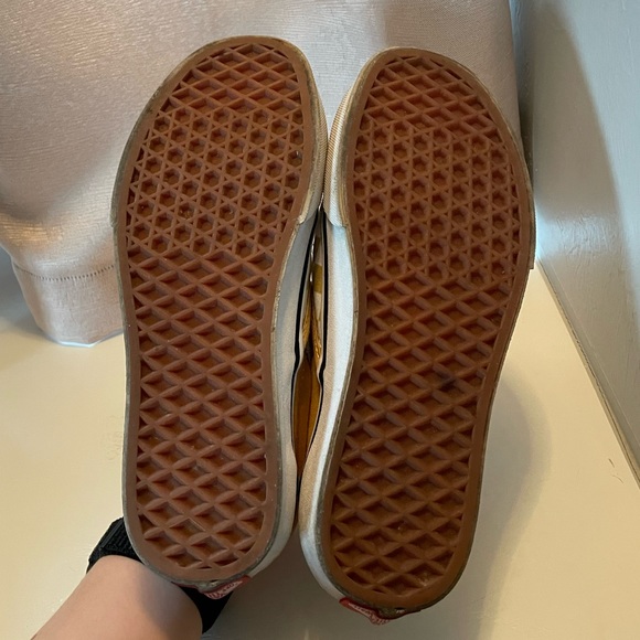 Vans Checkerboard Classic Slip-on Shoe - Picture 5 of 6